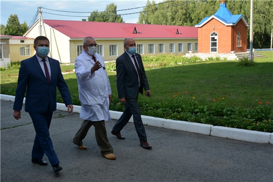 Министр здравоохранения республики посетил Батыревский район