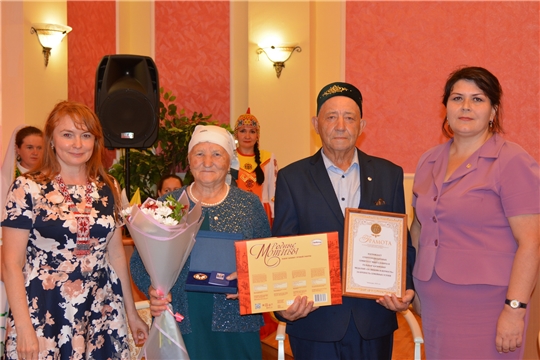 Вручение медалей «За любовь и верность» с участием руководителя ЧРОО «Союз женщин Чувашии»