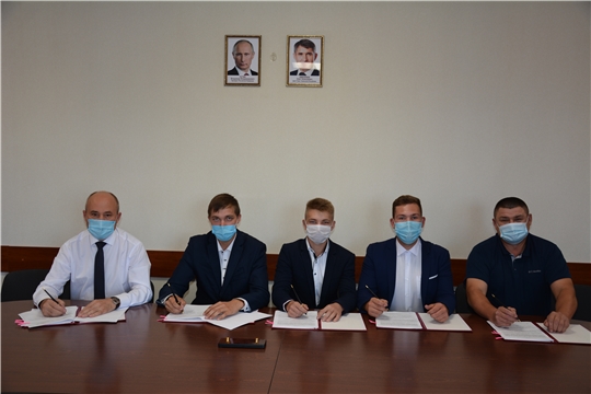 Глава администрации Батыревского района подписал Соглашение о целевом обучении выпускников школы