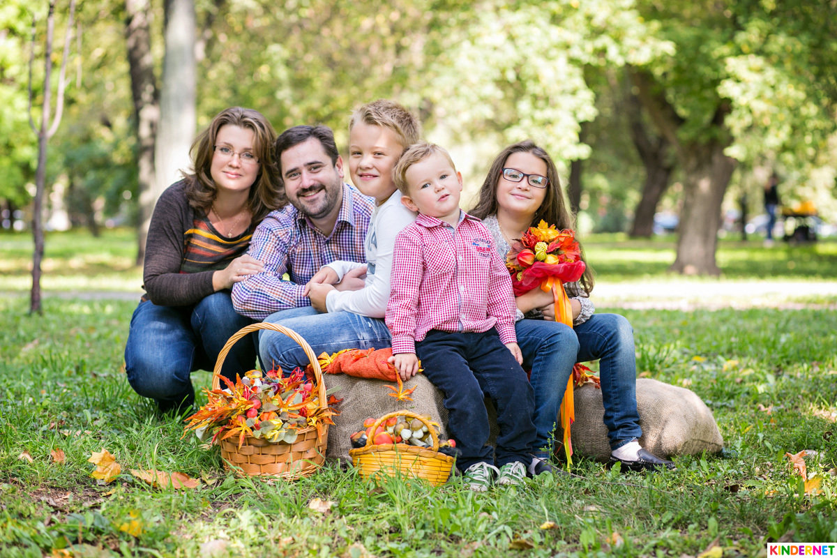 Сайт всей семьей 18 рф. Многодетная семья. Семя. Фотография семьи. Счастливая семья Россия.