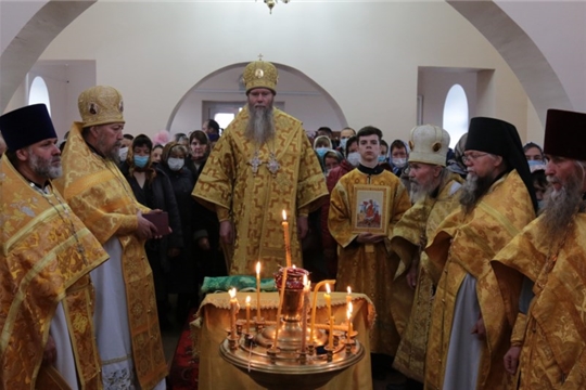 Божественная Литургия в храме свт. Николая с. Новое Ахпердино