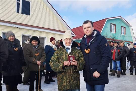 Вручение юбилейных медалей "75 лет Победы в Великой Отечественной Войне 1941-1945 гг." в д.Лапсары