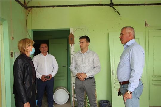 Глава администрации Чебоксарского района Николай Хорасев проконтролировал ход капитального ремонта в двух дошкольных образовательных учреждениях