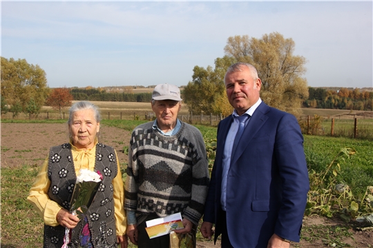 Глава администрации Чебоксарского района Николай Хорасев поздравил ветеранов с приближающимся Всемирным днем пожилых