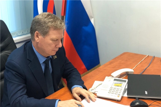 На дистанционном приеме граждан к Евгению Кадышеву обращаются по вопросам изменений, вносимых в Конституцию РФ