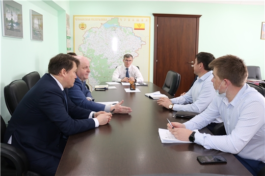Министр Александр Героев провел рабочие совещания по вопросам реконструкции Дома правительства и городской детской больницы №2