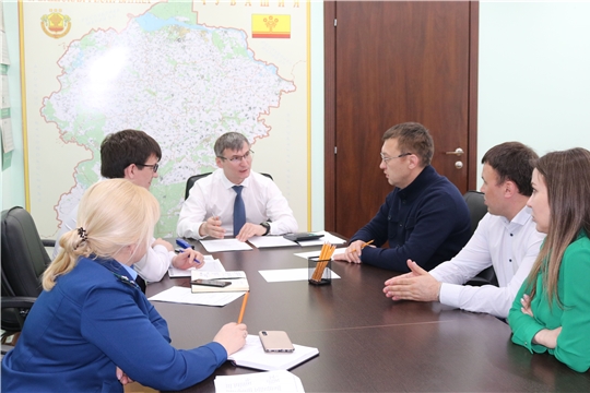 Министр Александр Героев встретился с застройщиками ряда проблемных объектов