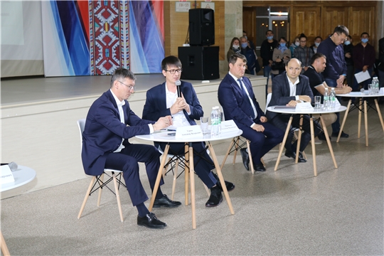 Министр Александр Героев повел встречу с дольщиками ООО «СЗ «Лидер»