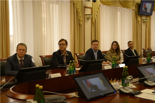 Олег Николаев пообщался с суперфиналистами конкурса «Лидеры России 2020»
