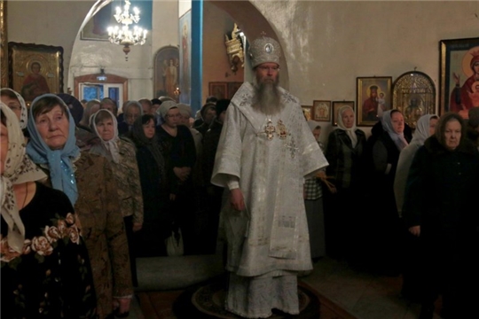 Епископ Алатырский и Порецкий Феодор возглавил Рождественское богослужение в храме Воздвижения Креста Господня