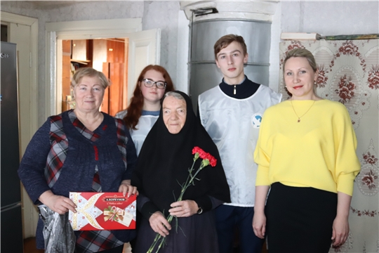 Жительницу блокадного Ленинграда поздравили с праздником
