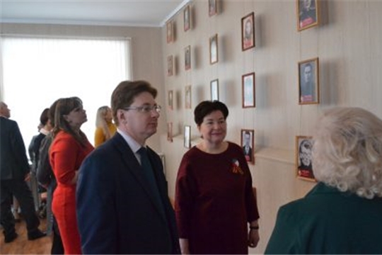 В Алатырском филиале ЧГУ открылась фотовыставка, посвящённая 75-летию Великой Победы