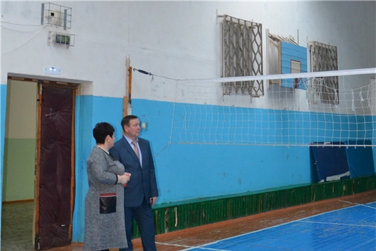 Глава алатырской администрации В.И. Степанов в ходе рабочей поездки по городу посетил школу №7 и физкультурно-спортивный комплекс
