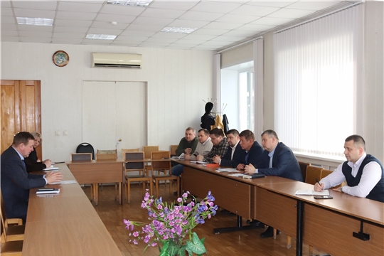 Глава алатырской администрации В.И. Степанов провёл рабочую встречу с руководителями предприятий сферы ЖКХ