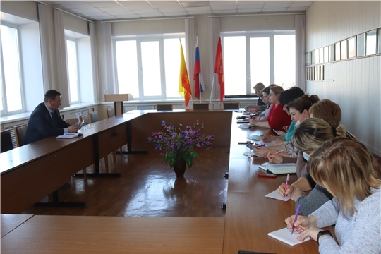 Глава администрации города Алатыря В.И. Степанов провёл встречу с заведующими детских садов города