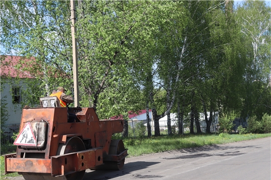 В Алатыре продолжается ямочный ремонт дорог