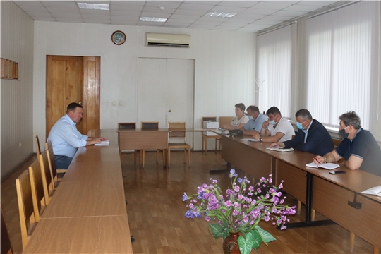 Глава администрации города Алатыря В.И. Степанов провёл рабочую встречу с руководителями предприятий сферы ЖКХ
