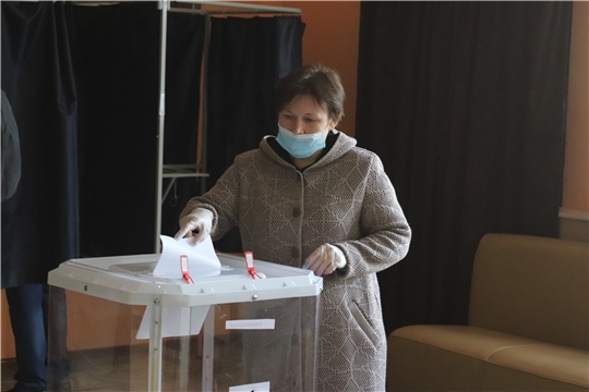 К 12 часам дня в Алатыре явка избирателей на участки составила 31,54%
