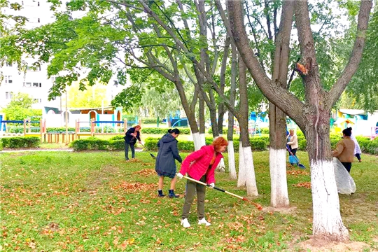В детских садах города Чебоксары проходит «Чистый четверг» по уборке территорий