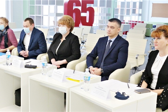 Начальник управления образования Дмитрий Захаров провел совещание директоров