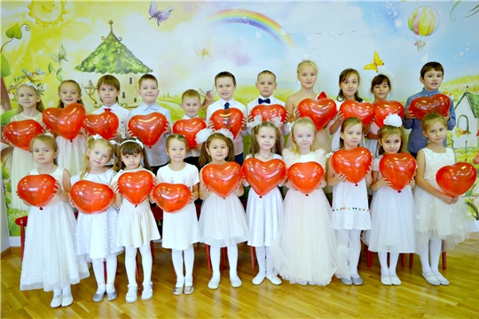 Педагоги и воспитанники детских садов города Чебоксары активно поздравляют своих мам на страницах социальных сетей