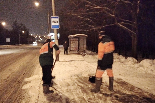 На борьбу со снегопадом выведена вся дорожная техника города Чебоксары