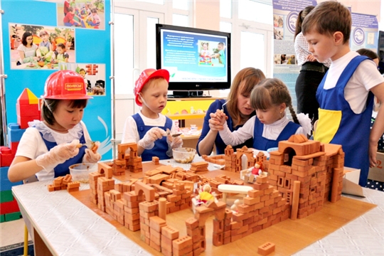 Базовые знания о профессиях формируются в детском саду
