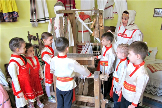Край 100 тысяч вышивок и узоров: воспитанники чебоксарских детских садов знакомятся с чувашским орнаментом