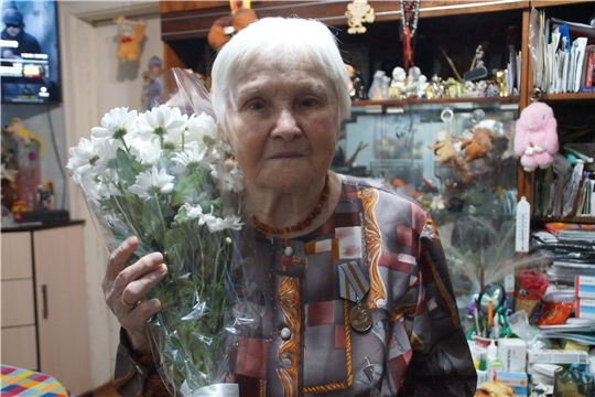 В Калининском районе поздравили ветерана Великой Отечественной войны с 90-летием