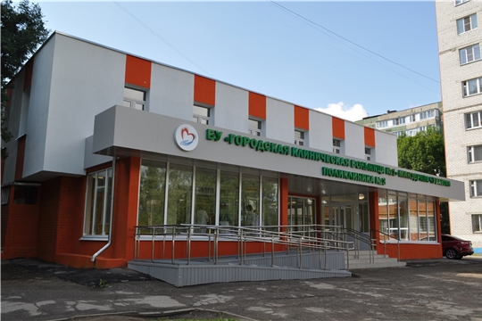 Олег Николаев посетил отремонтированную поликлинику в Чебоксарах