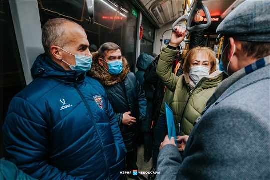 Алексей Ладыков поговорил с чебоксарцами-пассажирами троллейбусов об изменении популярных маршрутов