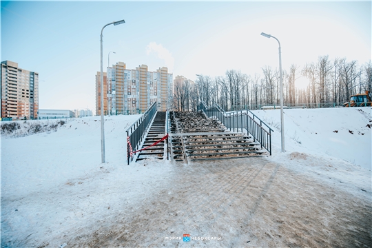 К 15 декабря ожидается поставка подъемника на лестницу в Солнечном в Чебоксарах