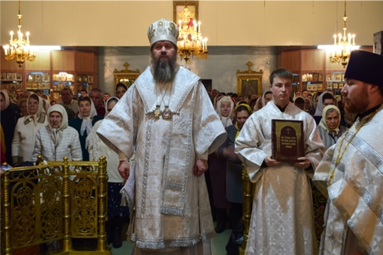 В праздник Рождества Христова епископ Стефан возглавил Божественную литургию в храме святителя Николая города Канаш