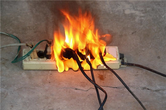 Несоблюдение правил эксплуатации печного отопления, газового оборудования и электроприборов может привезти к возникновению пожара