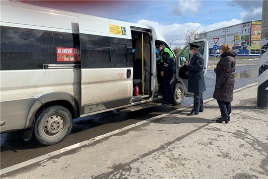 В городе Канаш проведена проверка соблюдения пассажирскими перевозчиками мер по недопущению распространения COVID-19