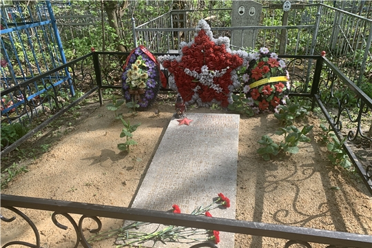 На городском кладбище г. Канаш состоялось возложение венков и цветов на братские могилы воинов, павших в Великой Отечественной войне