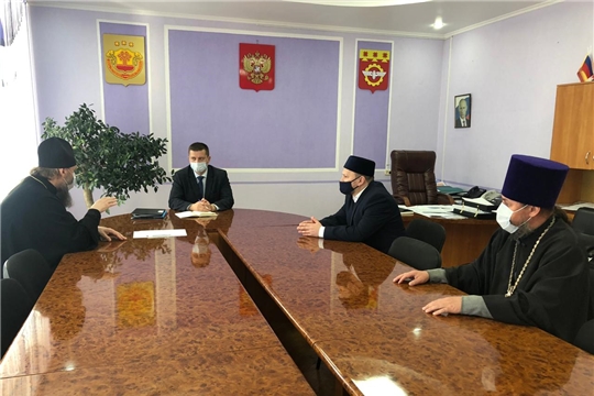 Глава администрации города Канаш Виталий Михайлов встретился с духовными лидерами по вопросам организации предстоящих праздников двух конфессий