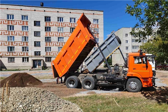 В г. Канаш продолжается благоустройство многоквартирного дома по ул. Канашская д.6