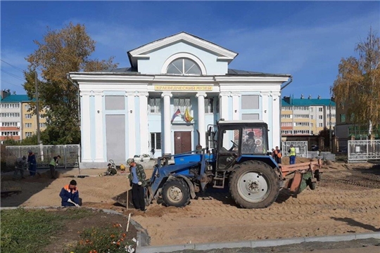 В городе Канаш ведется работа по благоустройству территории МБУ «Краеведческий музей»