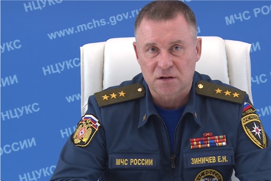 Министр МЧС Евгений Зиничев призвал россиян к максимальной бдительности в дни вынужденного отпуска (видео)