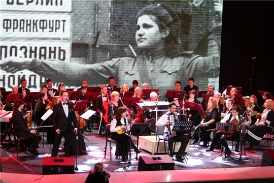 "Великих дней не смолкнет слава" - праздничный концерт симфонической капеллы
