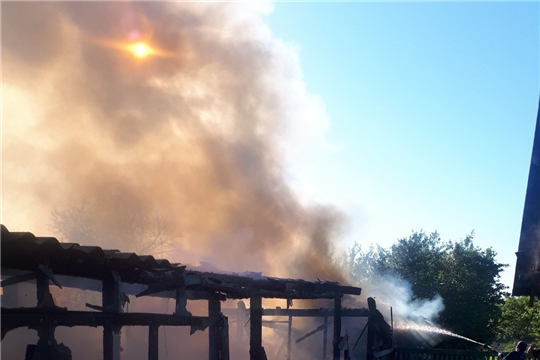 За прошлые сутки огнеборцы Чувашии 13 раз выезжали на тушение пожара