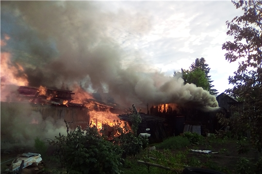 За минувшие сутки в республике спасатели ликвидировали девять пожаров