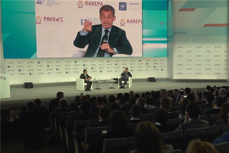 Глава Чувашии Михаил Игнатьев принял участие в работе "Гайдаровского форума"