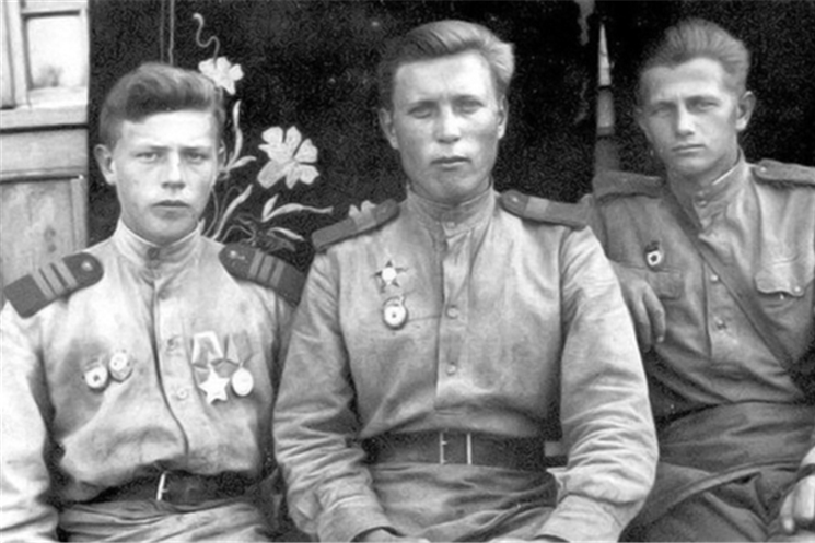 75-летие Победы: ветеран Глякин Яков Петрович - прошел всю войну и воспитал сыновей медиков