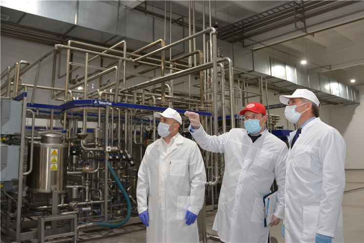 Олег Николаев дал старт новой линии по производству молочной продукции