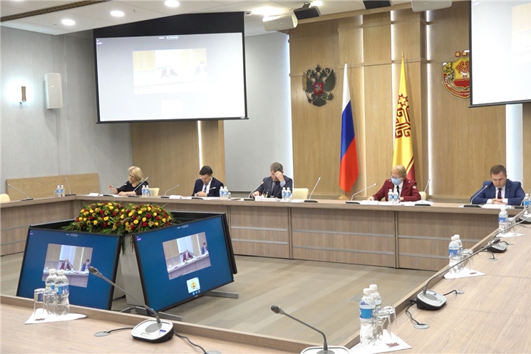 Участники заседания оперативного штаба ЧР обсудили возможность перехода на первый этап снятия ограничений