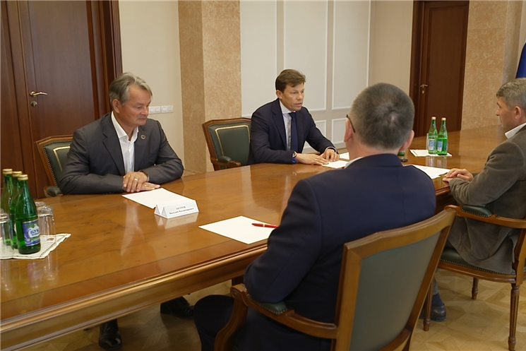 Врио Главы Чувашии Олег Николаев обсудил развитие биатлона в республике с президентом СБР Виктором Майгуровым