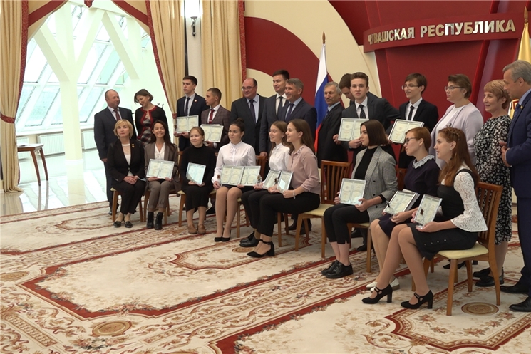 Олег Николаев встретился с призерами заключительного этапа Всероссийской олимпиады школьников