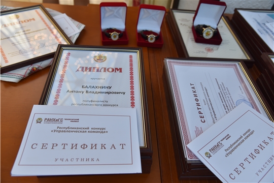 Олег Николаев наградил победителей республиканского конкурса «Управленческая команда»